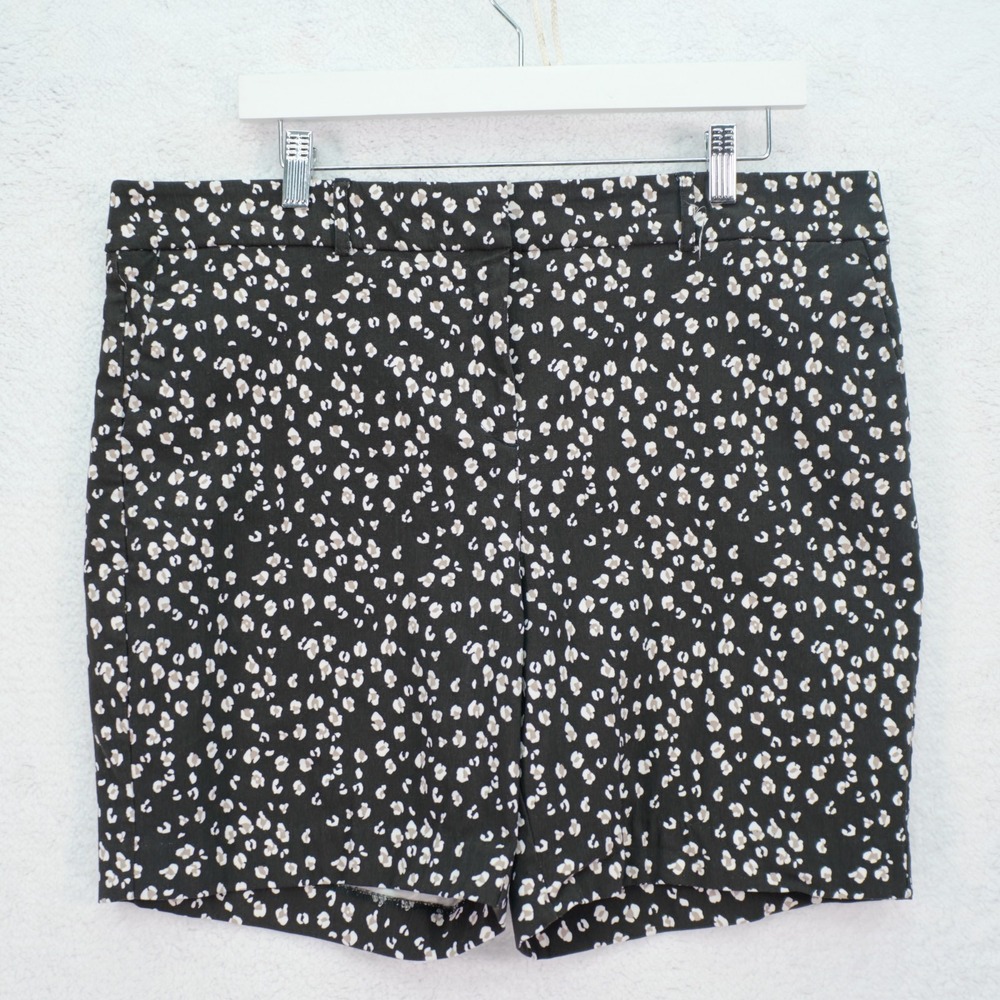 Van Huesen Stretch -18S- Black Tan Cream Floral Chino Shorts 38 / 7 High Rise‎